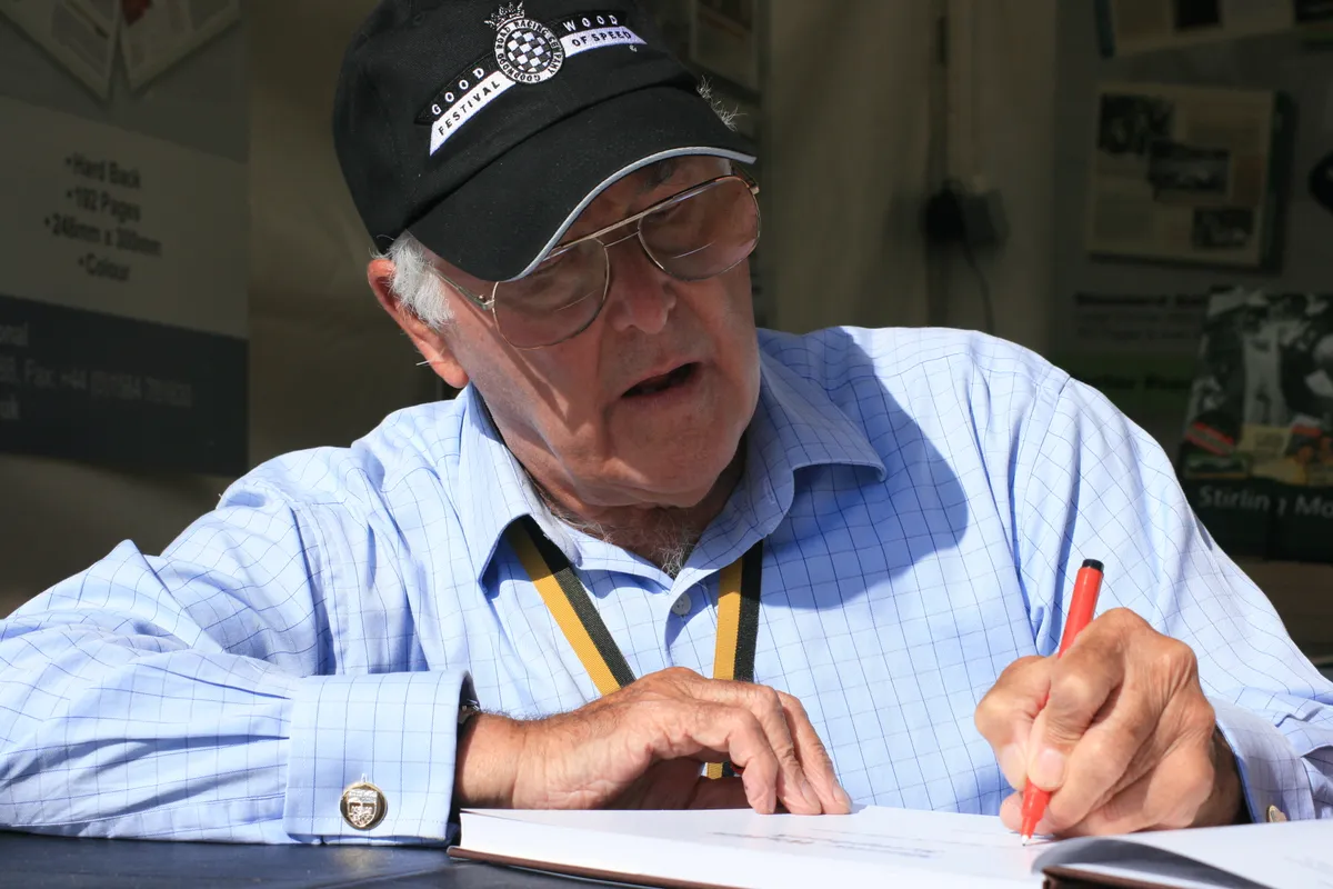 F1-prominenten en teams reageren op overlijden bekendste commentator Walker