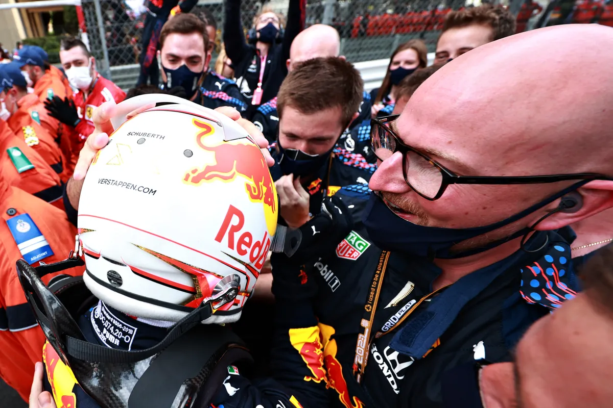 NB | 'We moeten  beseffen dat Verstappen echt wel veel geluk had'