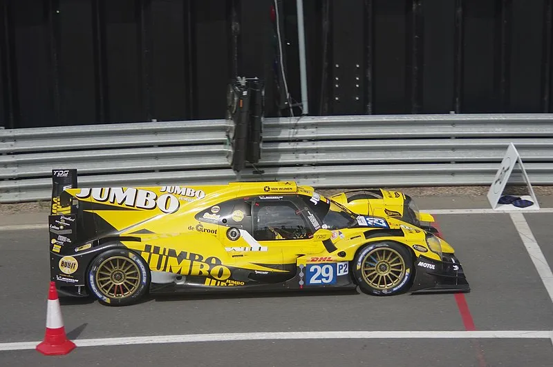 Toyota wint 24 uur Le Mans, Frijns wint LMP2 na bizarre ontknoping