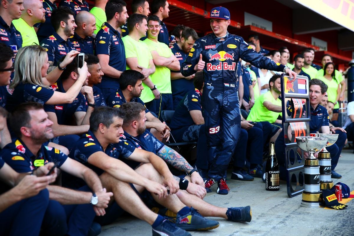 Verstappen staat stil bij memorabele dag: "Dat was een gestoorde race"