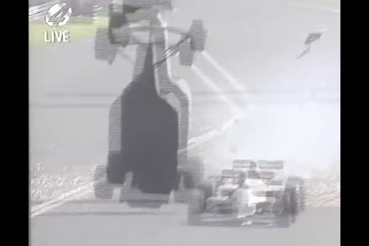 F1 Kijktip | Fittipaldi maakt salto door de lucht en finisht op drie wielen