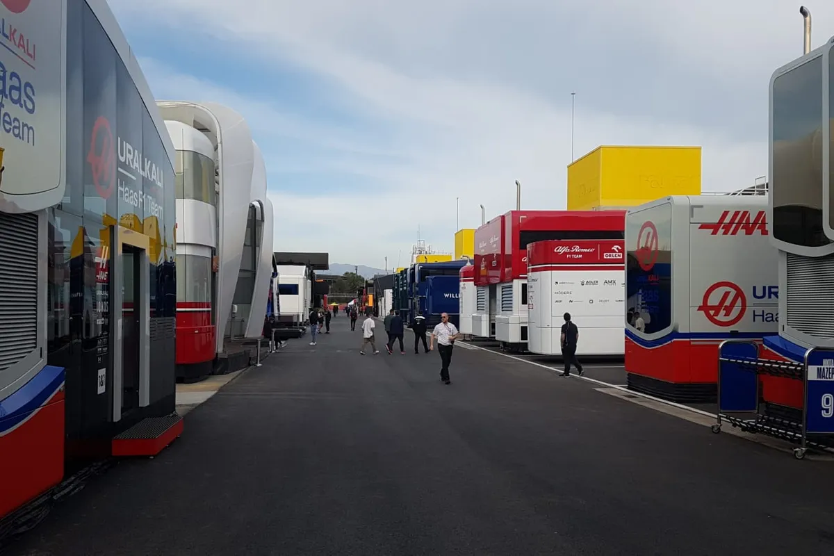 Testblog dag 2: lokale bussen, koffie met Mario en is Haas het haasje?