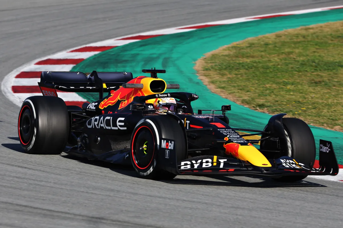 Foto's: Verstappen rijdt eerste kilometers met RB18, Newey laat creativiteit zien