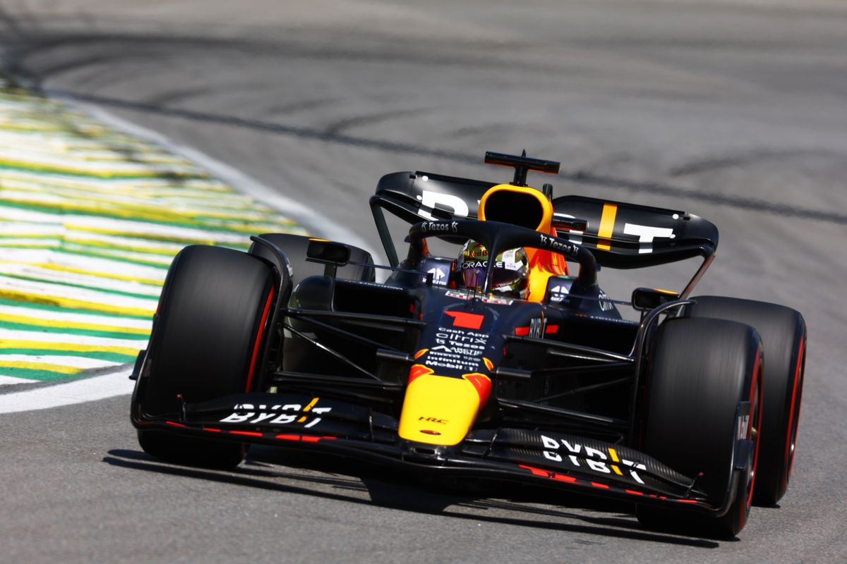 Hughes ziet verschil Red Bull en Mercedes: 'Die baantemperaturen zorgden voor onbalans bij Red Bull'