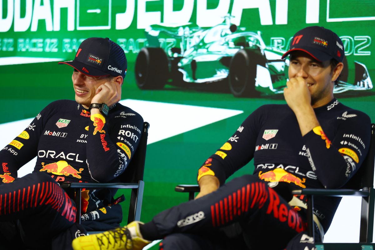 Doornbos merkt wantrouwen op bij Red Bull: 'Ik denk niet dat Verstappen en Pérez vrienden zijn'