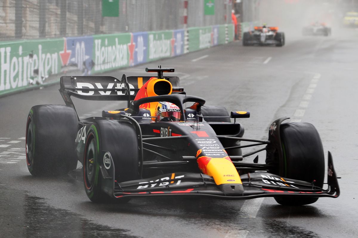Verstappen en Red Bull houden hoofd koel in kort waterballet en winnen GP Monaco
