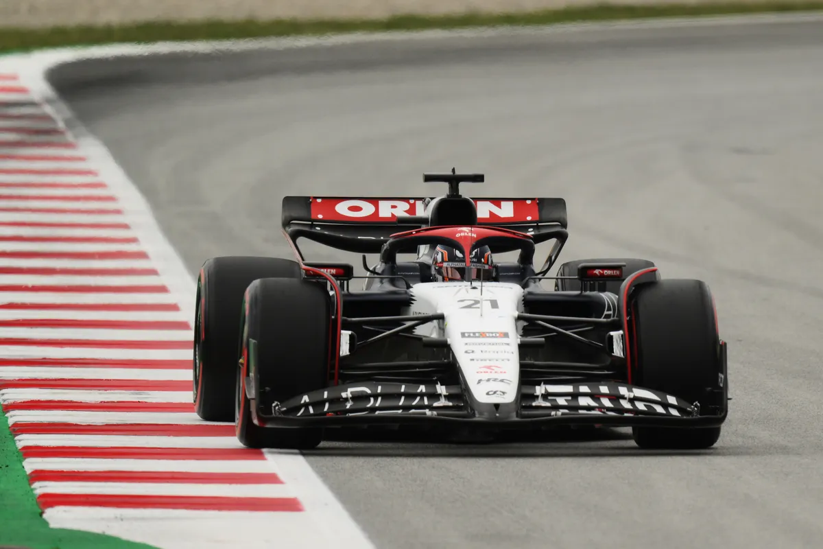 De Vries toont langzaam verbetering, maar 'woord langzaam gebruik je liever niet in autosport'