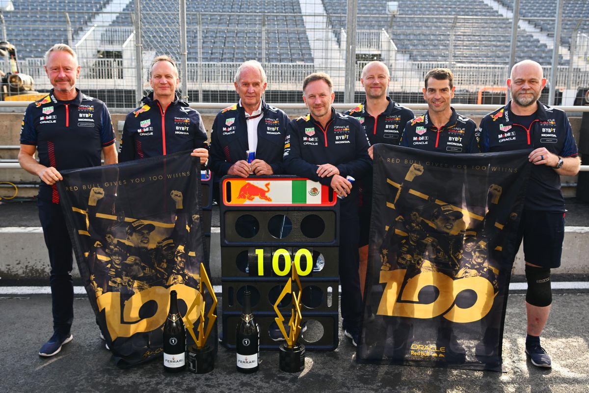 Red Bull dolblij met 'waanzinnige teamspeler' Verstappen: 'We mogen ons gelukkig prijzen met hem'