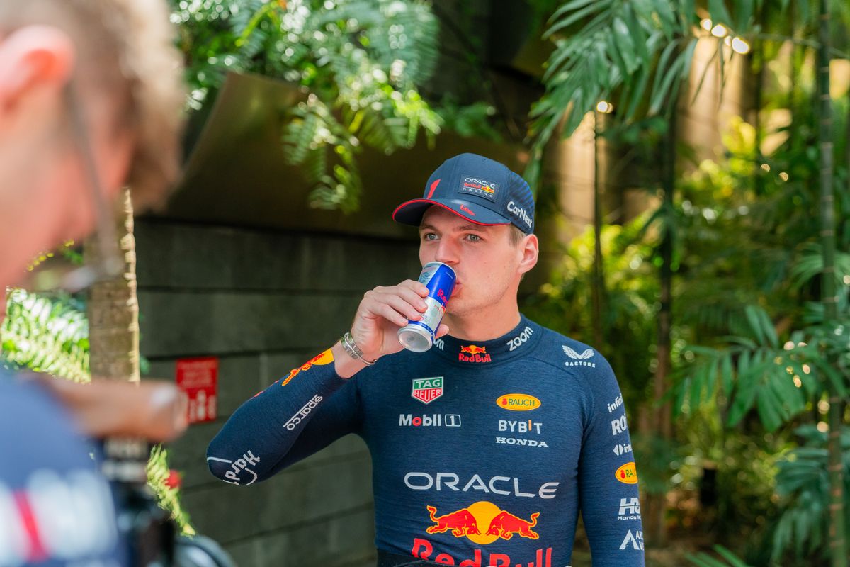 Verstappen krijgt reprimandes, maar ontloopt gridstraf, Red Bull beboet