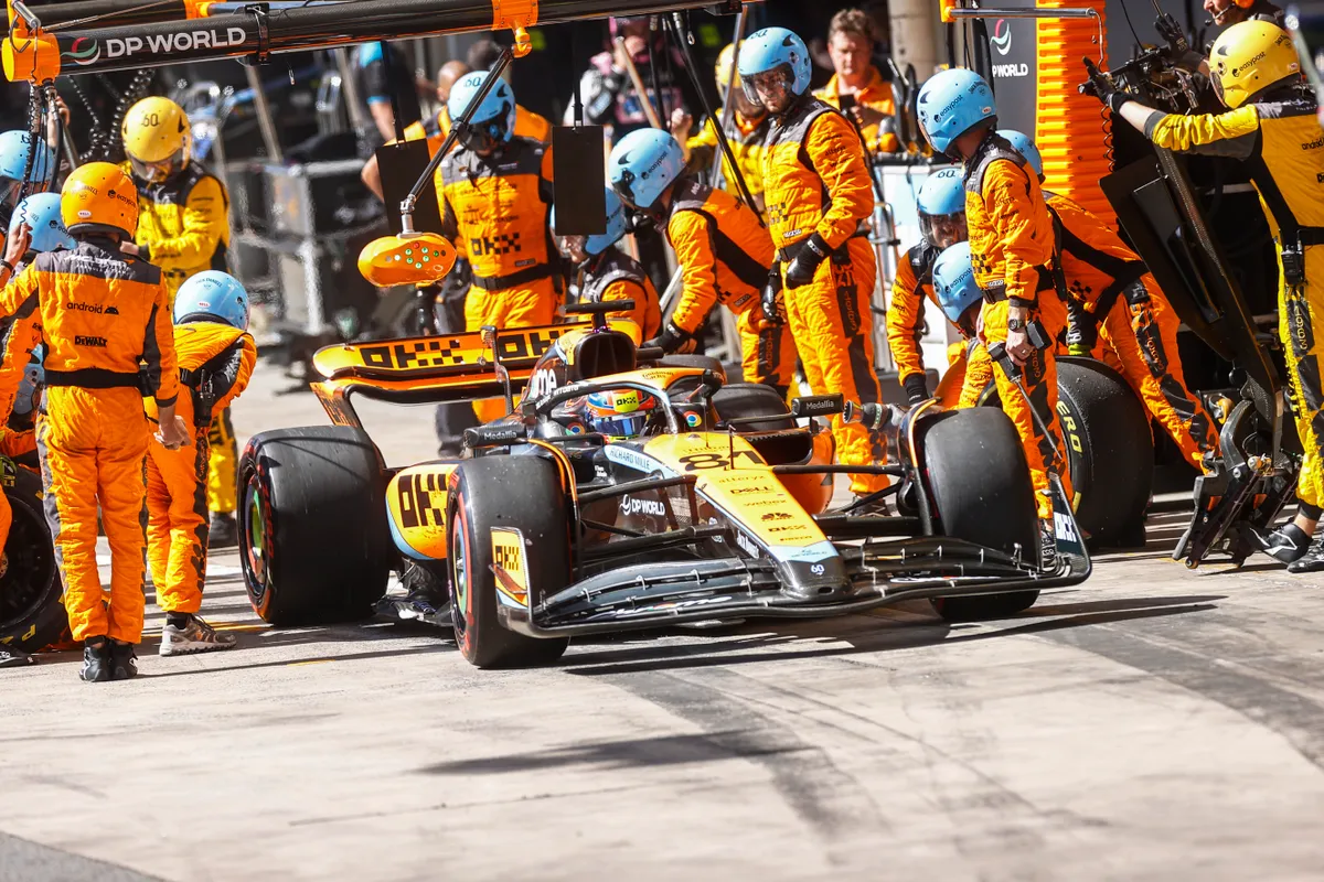 oscar piastri pitstop mclaren brazilie 2023 10