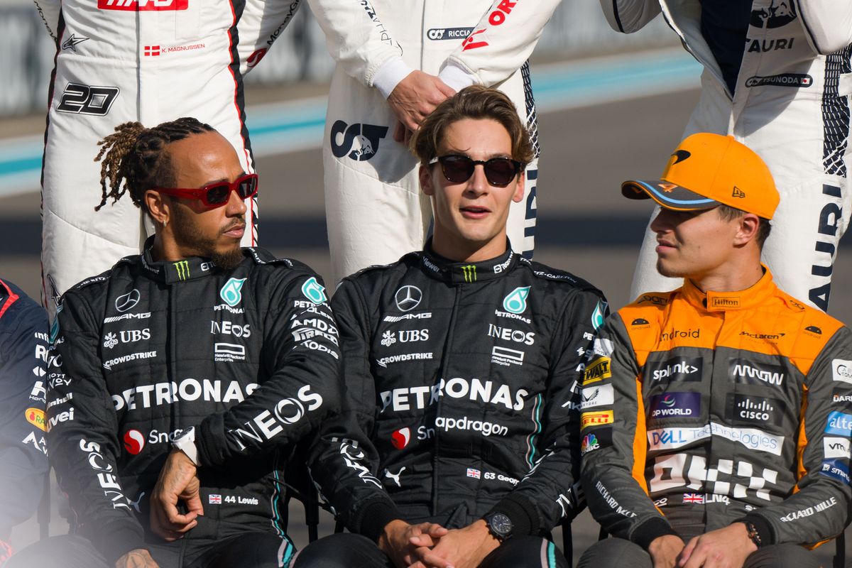 Kwalificatieduels | Verstappen ondanks tegenvaller met unieke status op de grid, Hamilton op grote achterstand