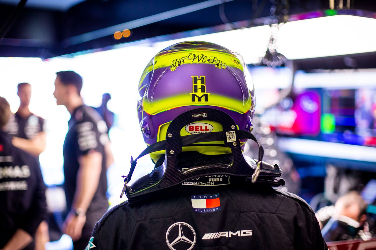 Hamilton weet nog niet hoe hij afscheid van Mercedes gaat nemen: 'Nog nooit eerder in deze positie'