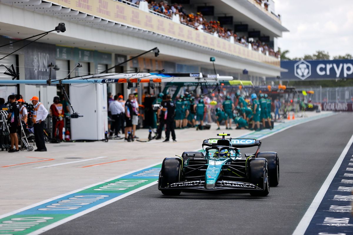 Boordradio's zaterdag GP Miami | Alonso schrikt van Hamilton: 'Hij arriveerde echt als een stier'