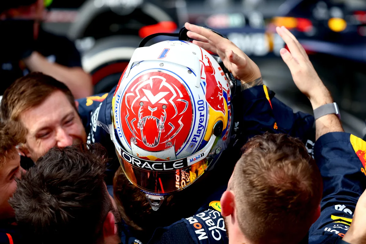 MotoGP-legende Rossi vergelijkt protegé met Verstappen: 'Hij racet netjes, maar is niet altijd lief'