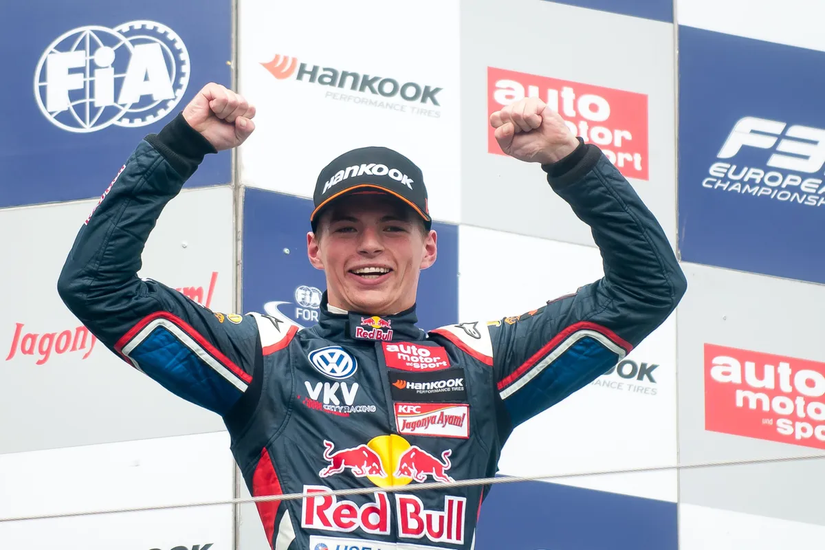Oud-concurrent herinnert zich veelbesproken F3-race Verstappen nog goed: 'Pijnlijk voor mij'