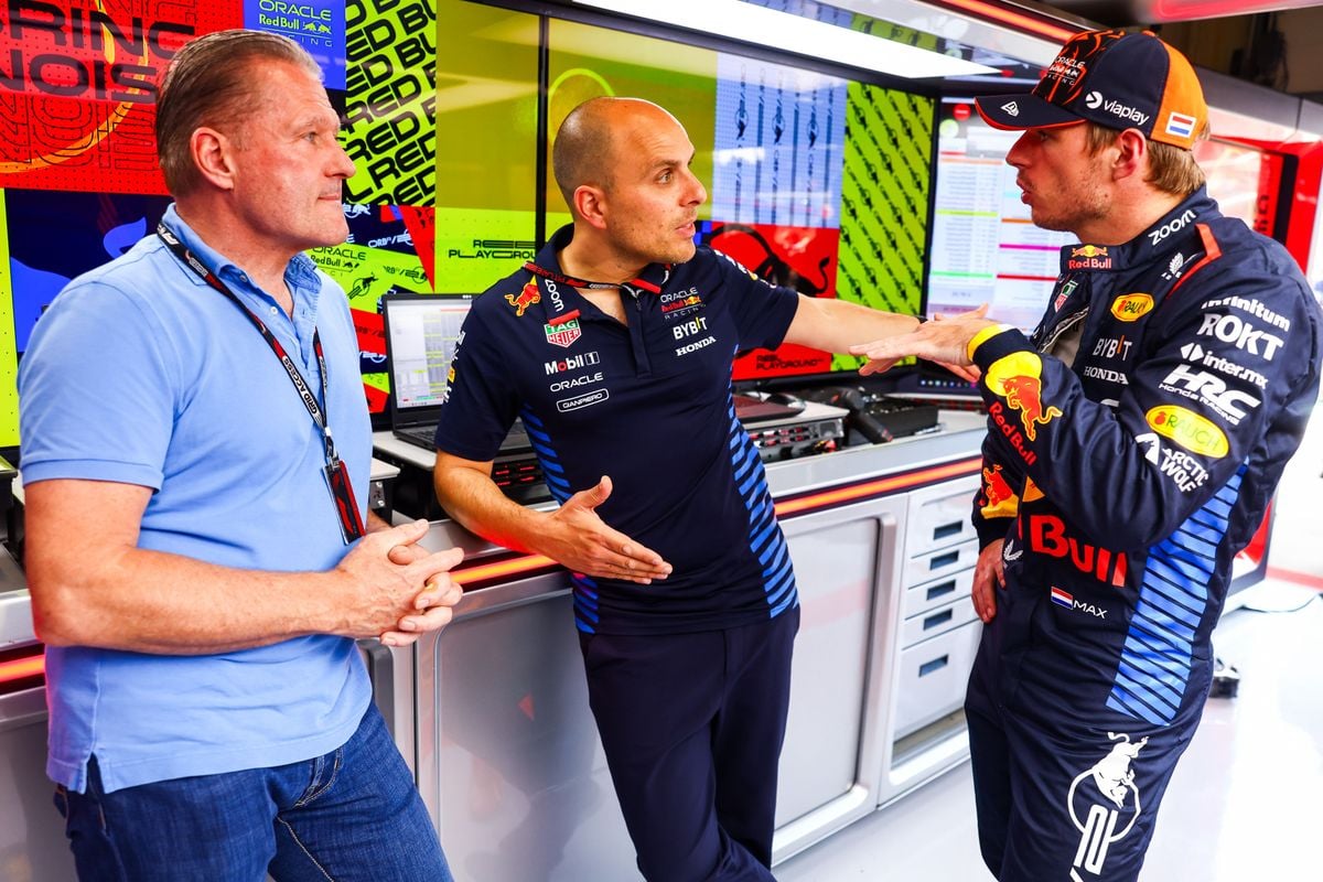 Ondertussen in F1 | Verstappen afgeleid tijdens rondje met Lambiase: 'Waar is mijn copiloot?'
