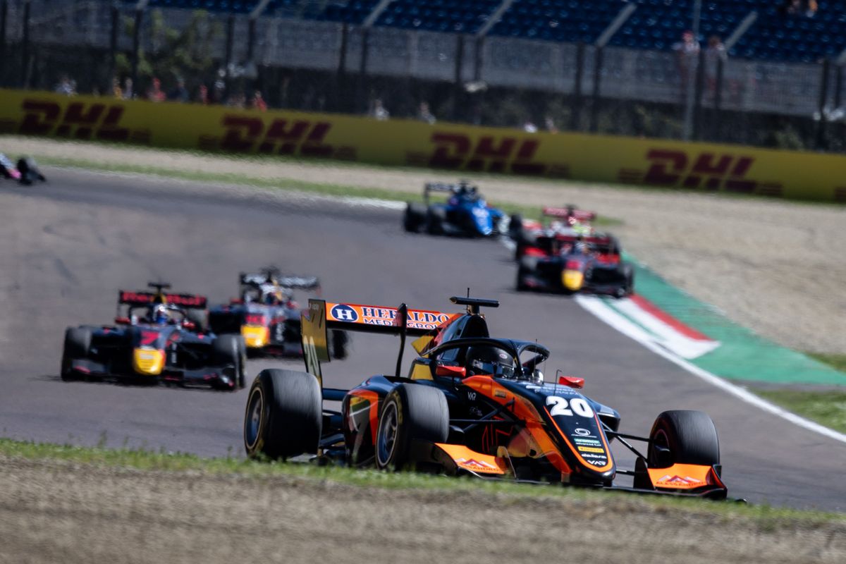 F2 & F3 in Groot-Brittannië | Slater vecht zichzelf naar poleposition in thuisland