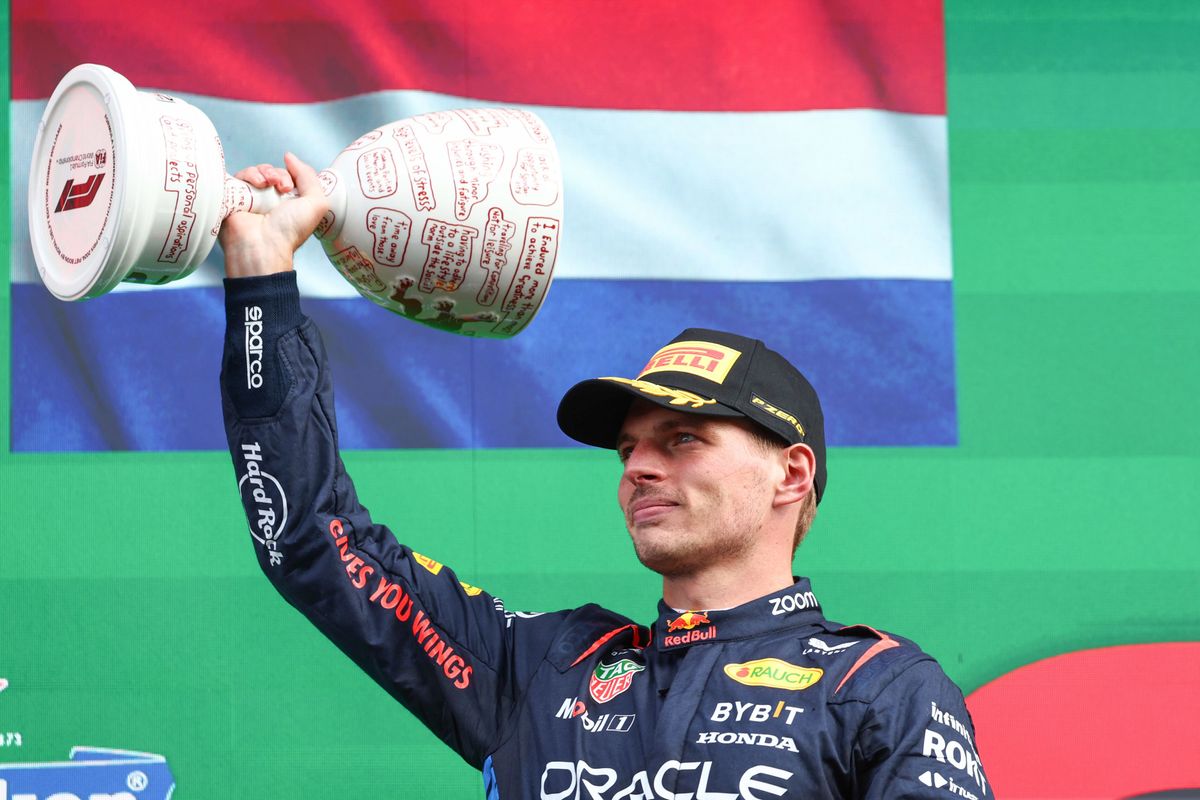 Verstappen lijkt situatie bij Red Bull te omarmen: 'Hoeven niet in paniek te raken'