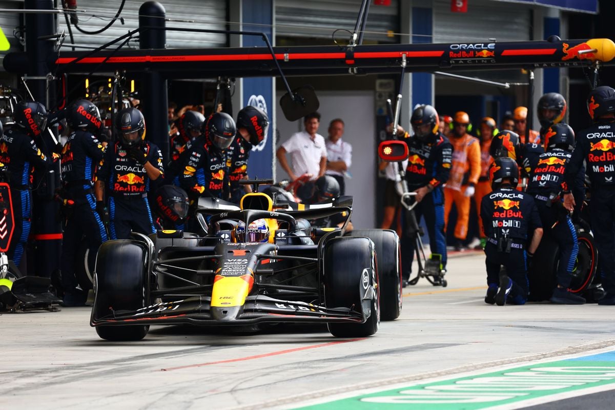 Strateeg bouwt letterlijk Verstappen-factor in: 'Je bouwt een andere inhaalmoeilijkheid in'