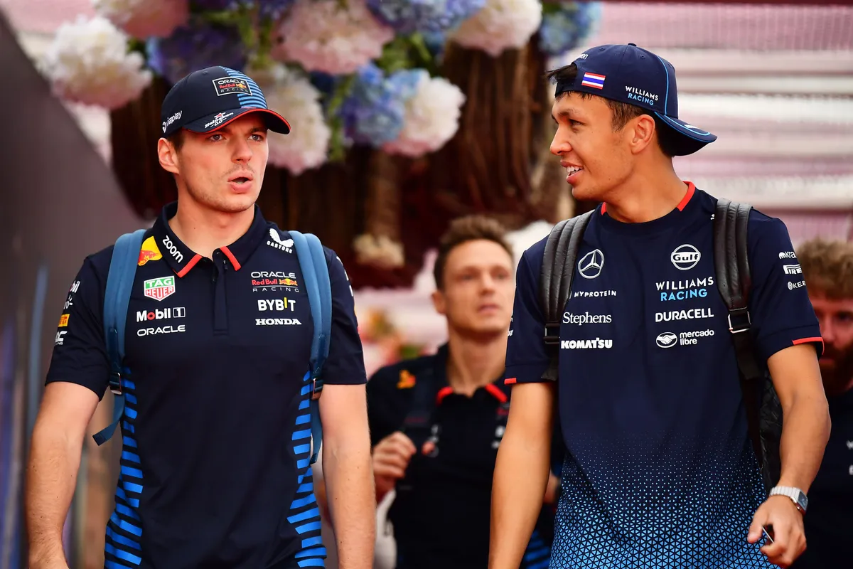 Albon keek naar Verstappen om te verbeteren: 'Waar was Max sterk en waar kan ik van leren?'