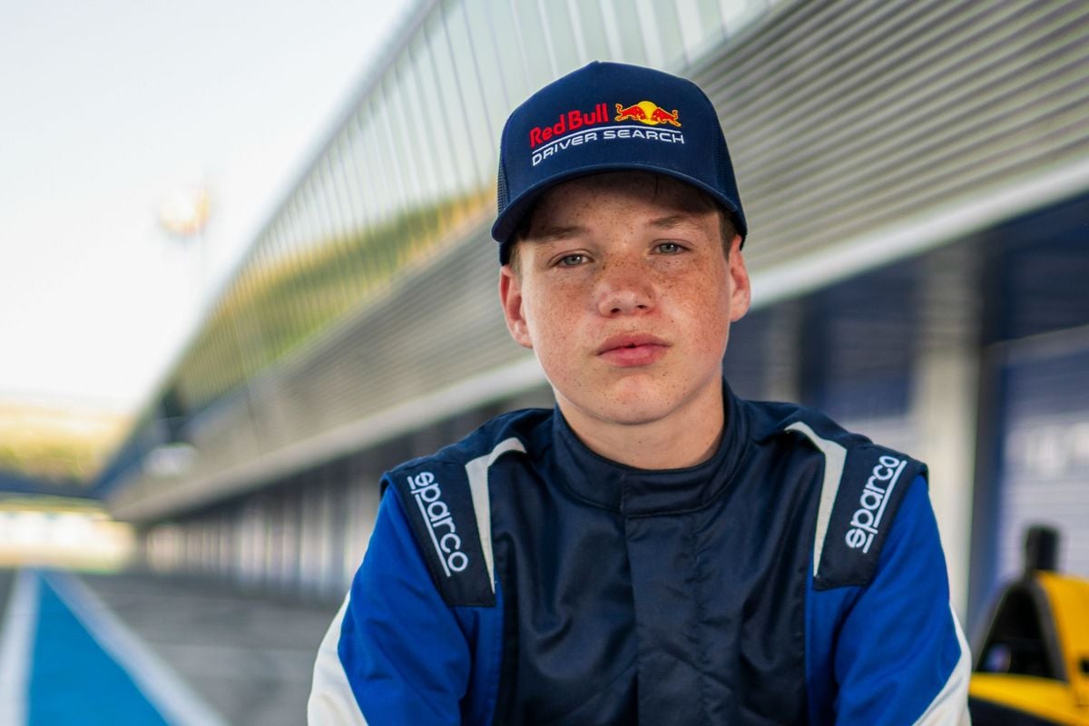 [FOTO'S] Verstappen verwelkomt Coronel bij de Red Bull-familie: 'Niet te veel druk opleggen'