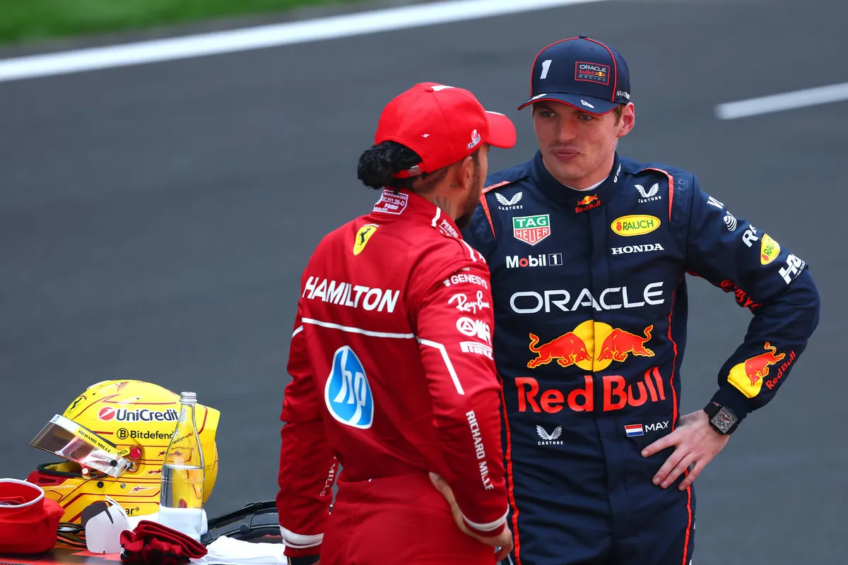 Voormalig coureur verklaart problemen Hamilton en maakt vergelijking met Verstappen