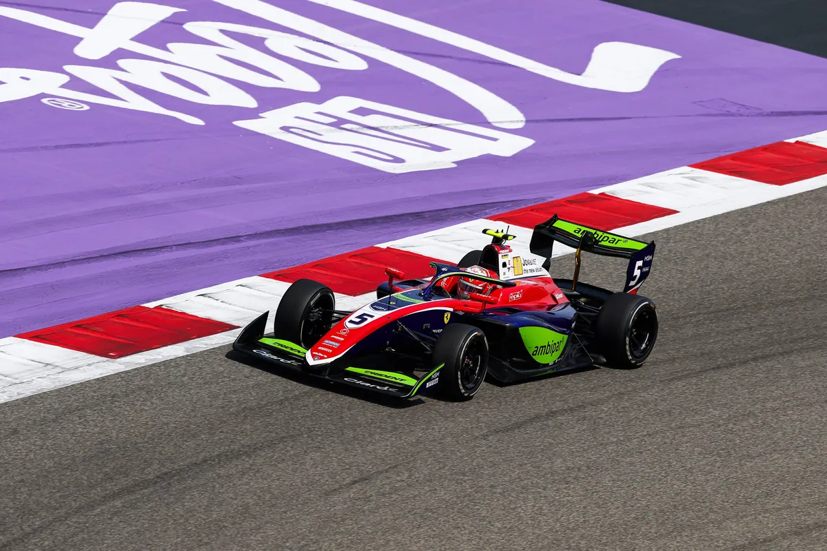 F2 en F3 in Bahrein | Camara pakt poleposition voor F3-hoofdrace, Van Hoepen stelt teleur