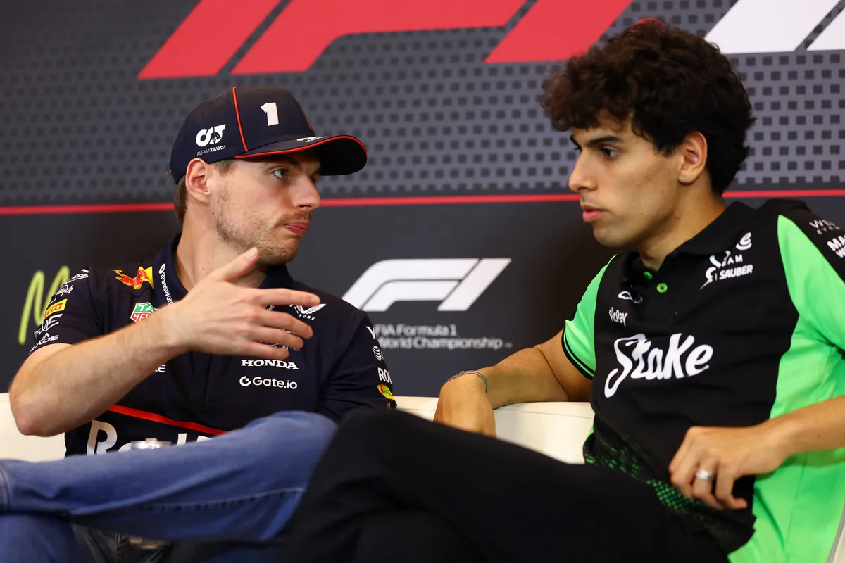 Collega dolt met Verstappen: 'Het kost me geen honderd rondjes, slechts vijftig'