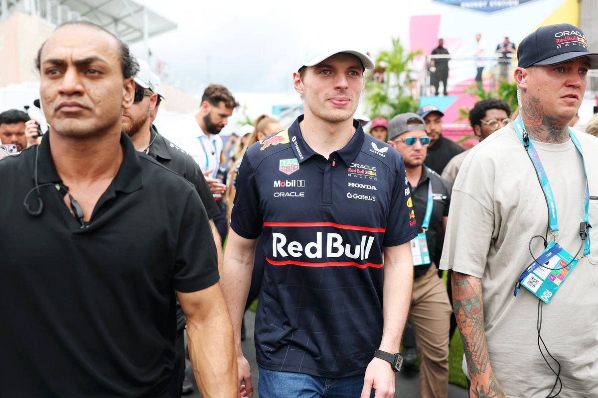 NASCAR-legende geniet van dwarsligger Verstappen: 'Moeilijk, koppig en hinderlijk'