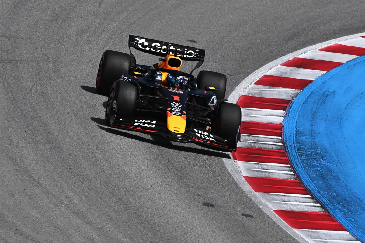 Oud-kampioen eist harde actie tegen Verstappen: 'Compleet onacceptabel'