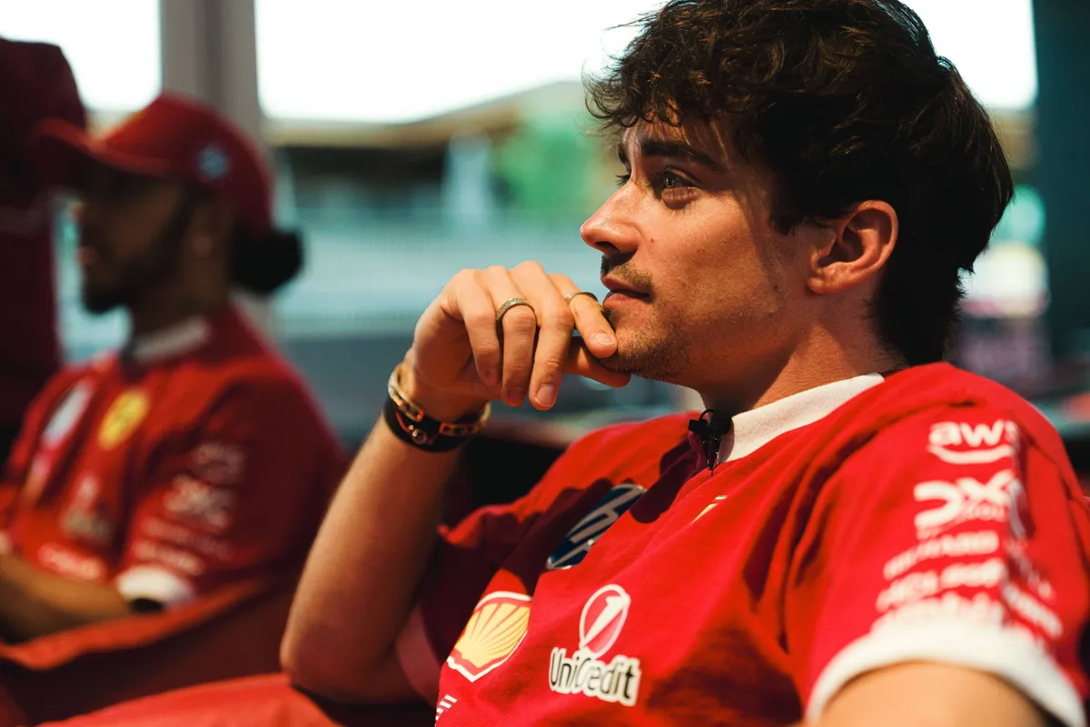 Leclerc spreekt Hamilton tegen: 'Blij dat de auto beter aanvoelt'