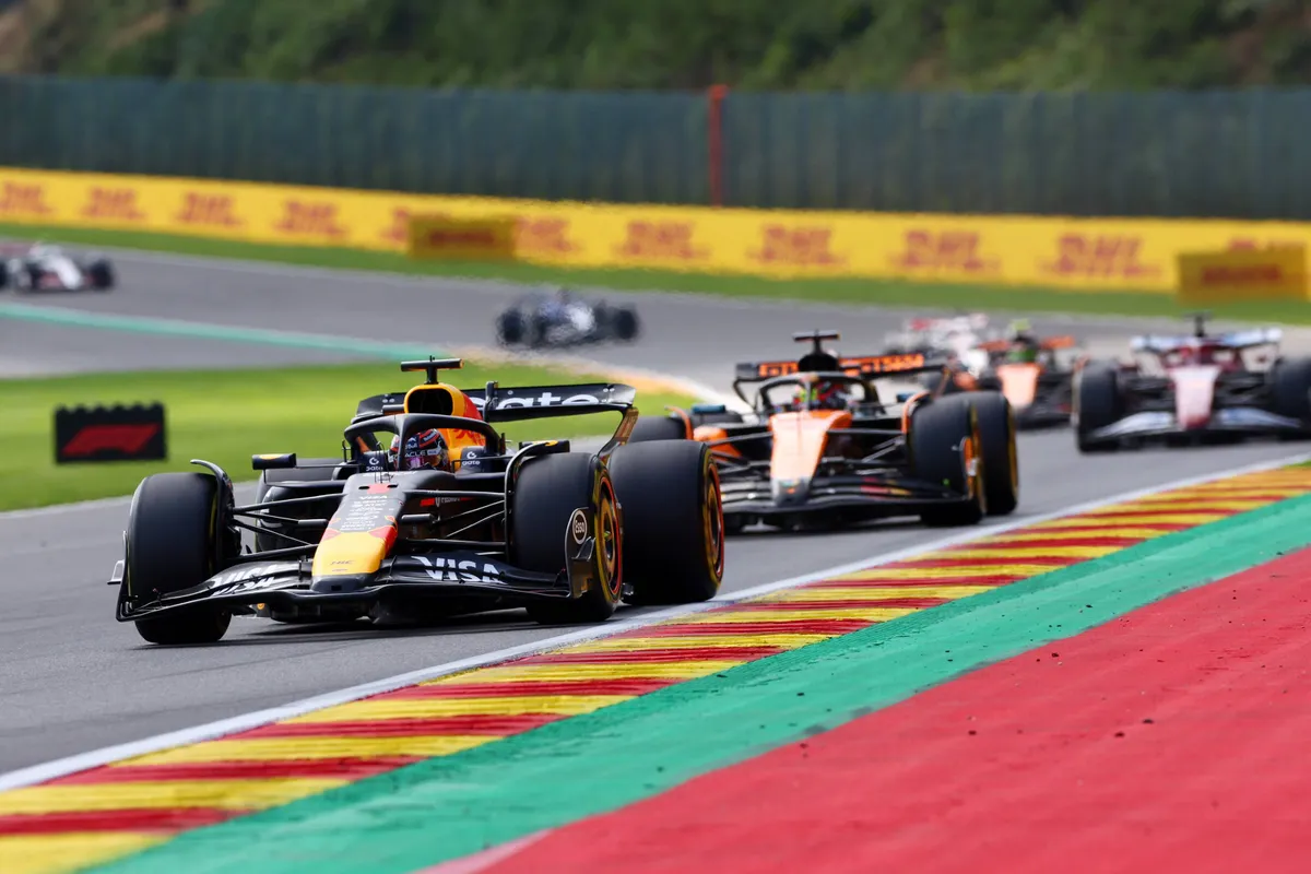 WK-stand | Verstappen pakt belangrijke punten met sprintzege, Norris hijgt in Piastri's nek