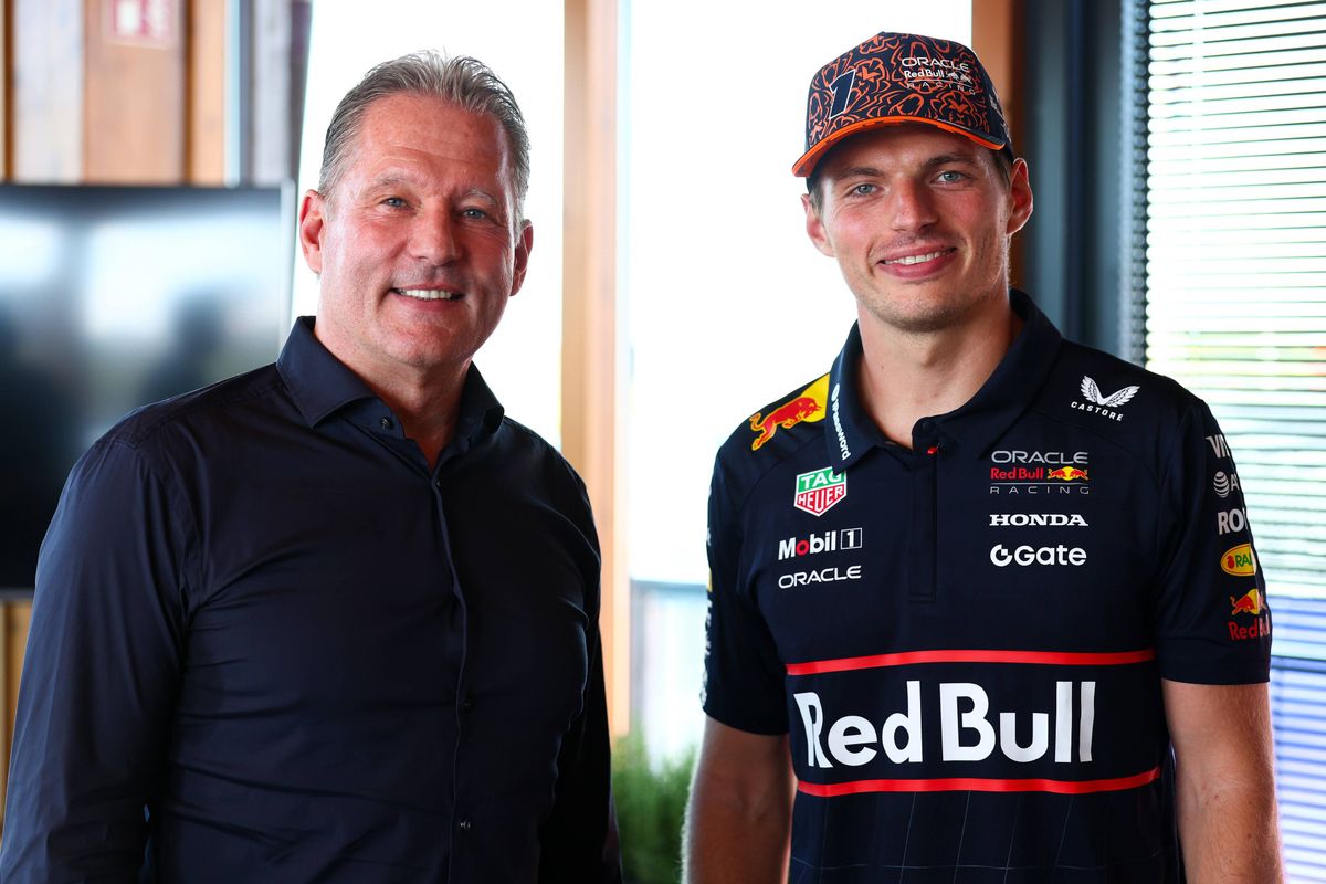 Jos Verstappen met legendarisch interview tussen de olifanten: 'Een televisie is er niet'