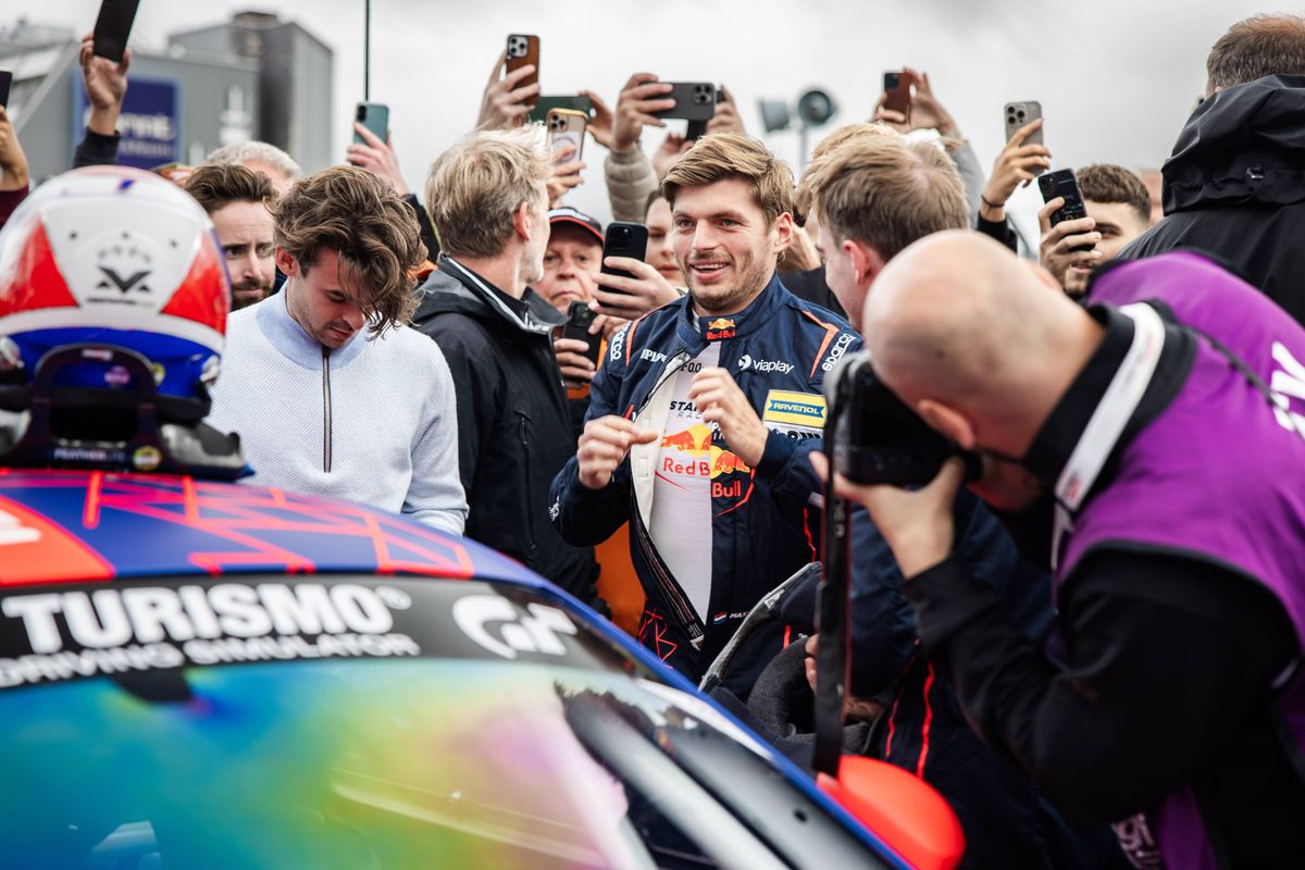 Verstappen voorziet talenten eigen raceteam van advies: 'Dat probeer ik hen altijd te vertellen'