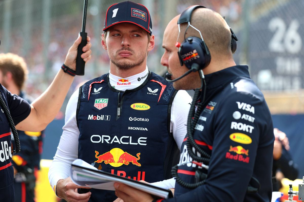 Analist geniet van boordradio Verstappen: 'Wat ben je nu aan het lullen?'