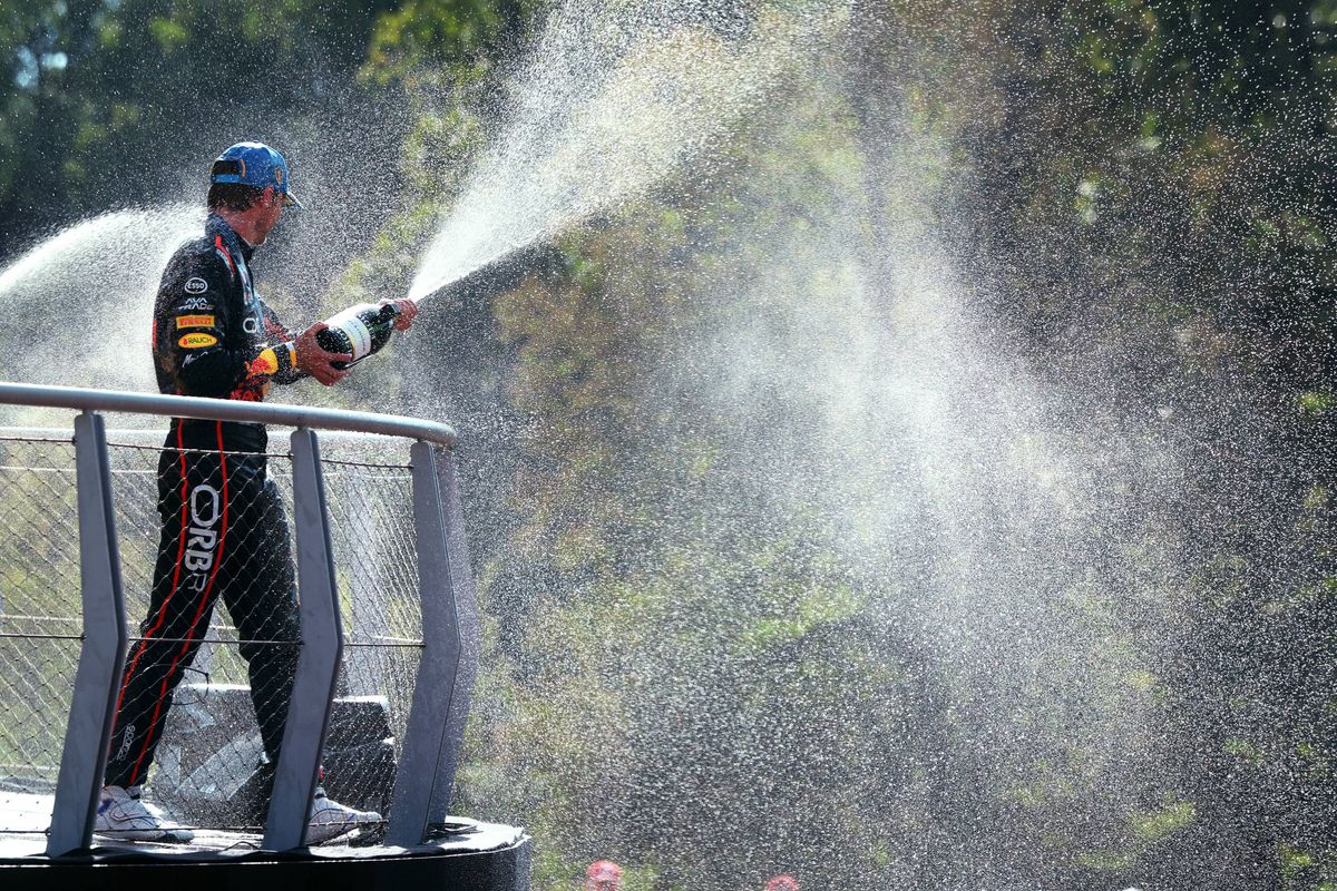 Viaplay-analisten blikken terug op ode van tifosi aan Verstappen: 'Ze kenden wel één nummer'