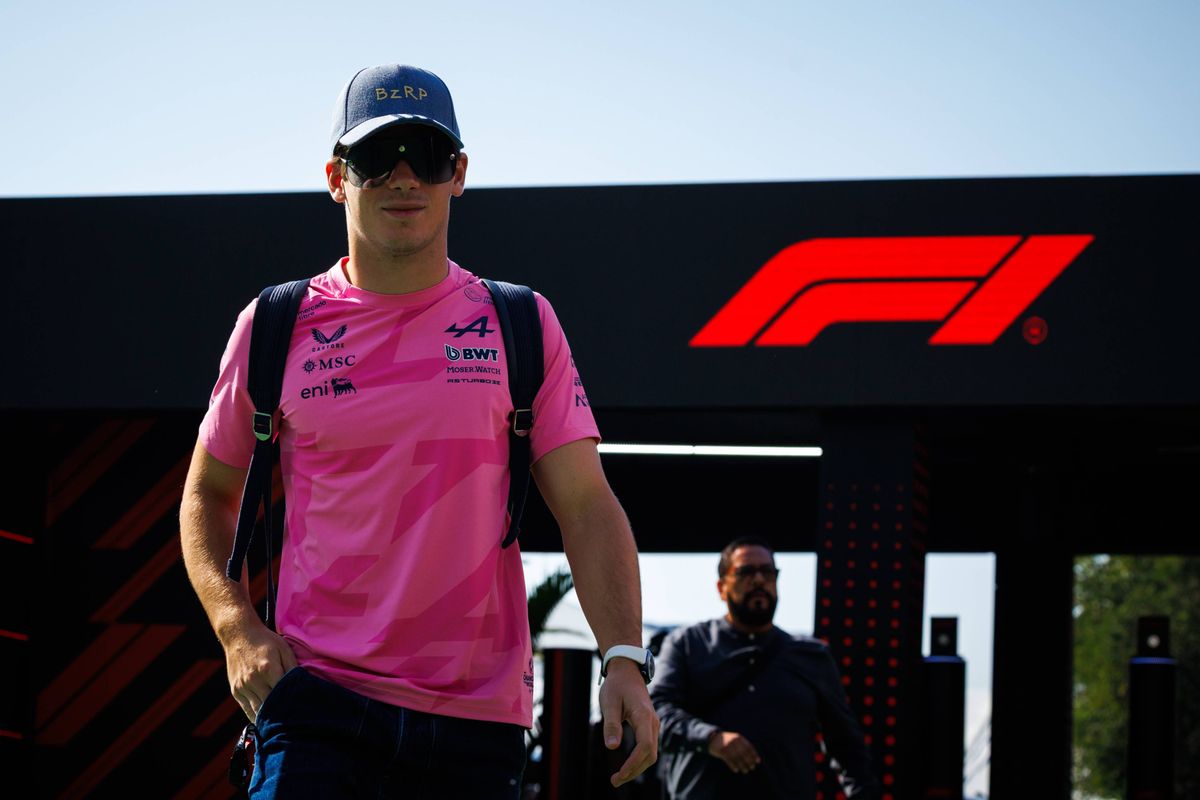 Ondertussen in F1 | Colapinto bereidt zichzelf voor op nieuwe seizoen in 'Rocky-stijl'