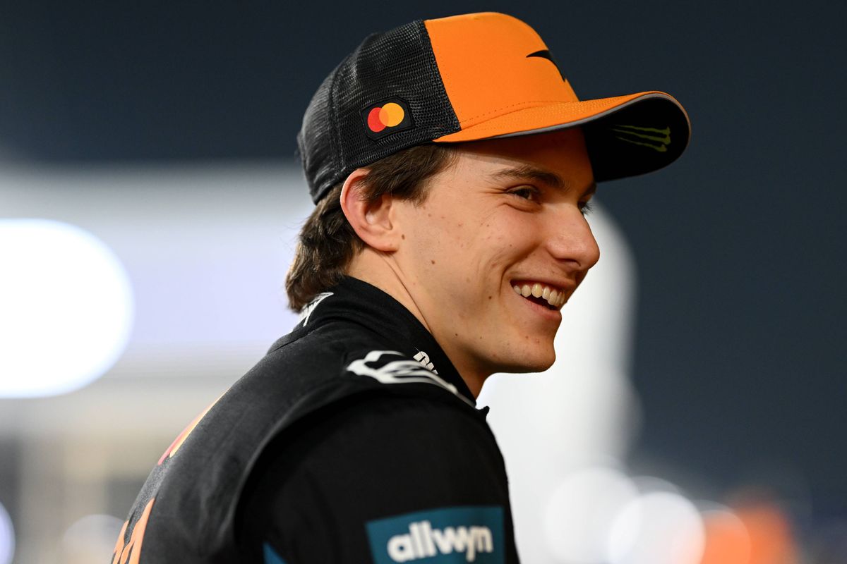 Piastri grapt na vraag over 'Australische ereburger' Bottas: 'Lijkt er ook meer op dan ik'