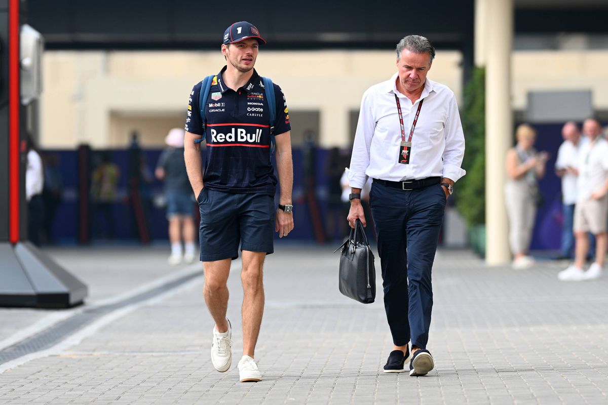 Verstappens manager zag Verstappen er alleen voor staan: 'Wij moesten het met één auto doen'