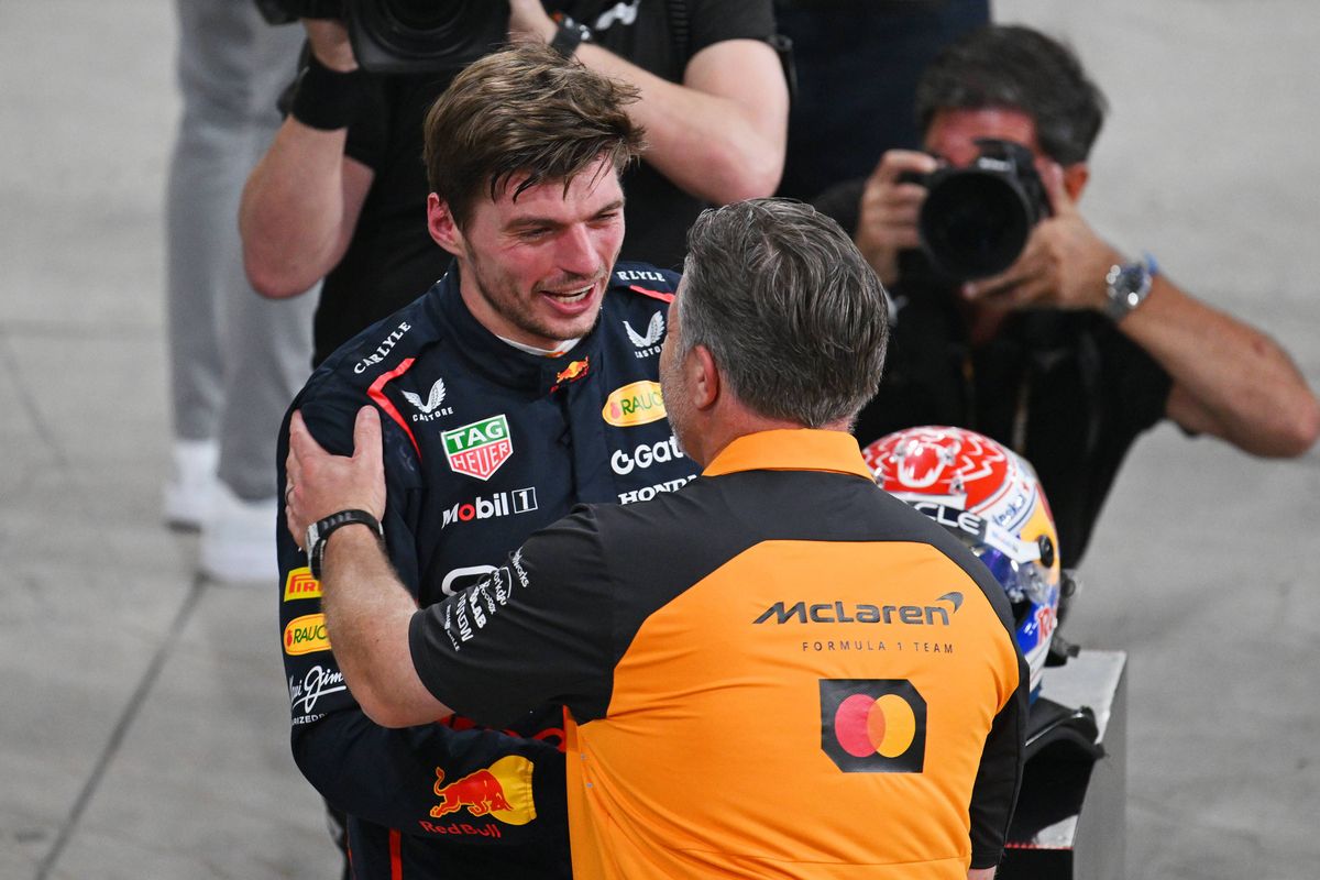 Brown oogt achterdochtig na kwalificatie Verstappen: 'Liet niet het achterste van de tong zien'