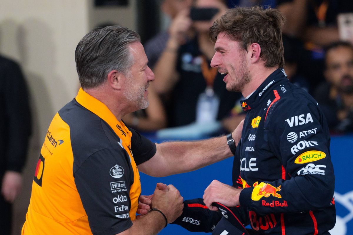 Commentator met cynisch applaus voor Brown: 'Alle fans verenigd achter Verstappen'