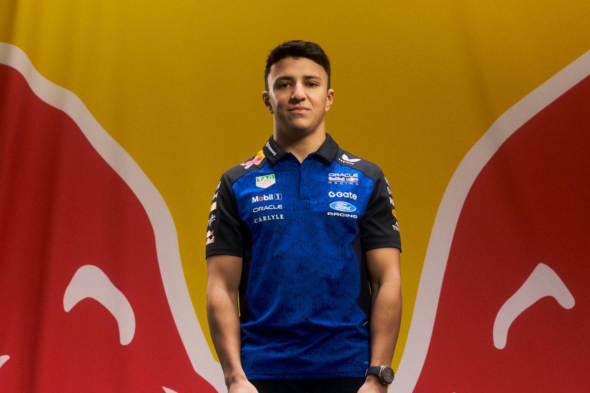 Eerste testdag: Mercedes daagt Hadjar uit, maar Red Bull slaat terug met snelste tijd