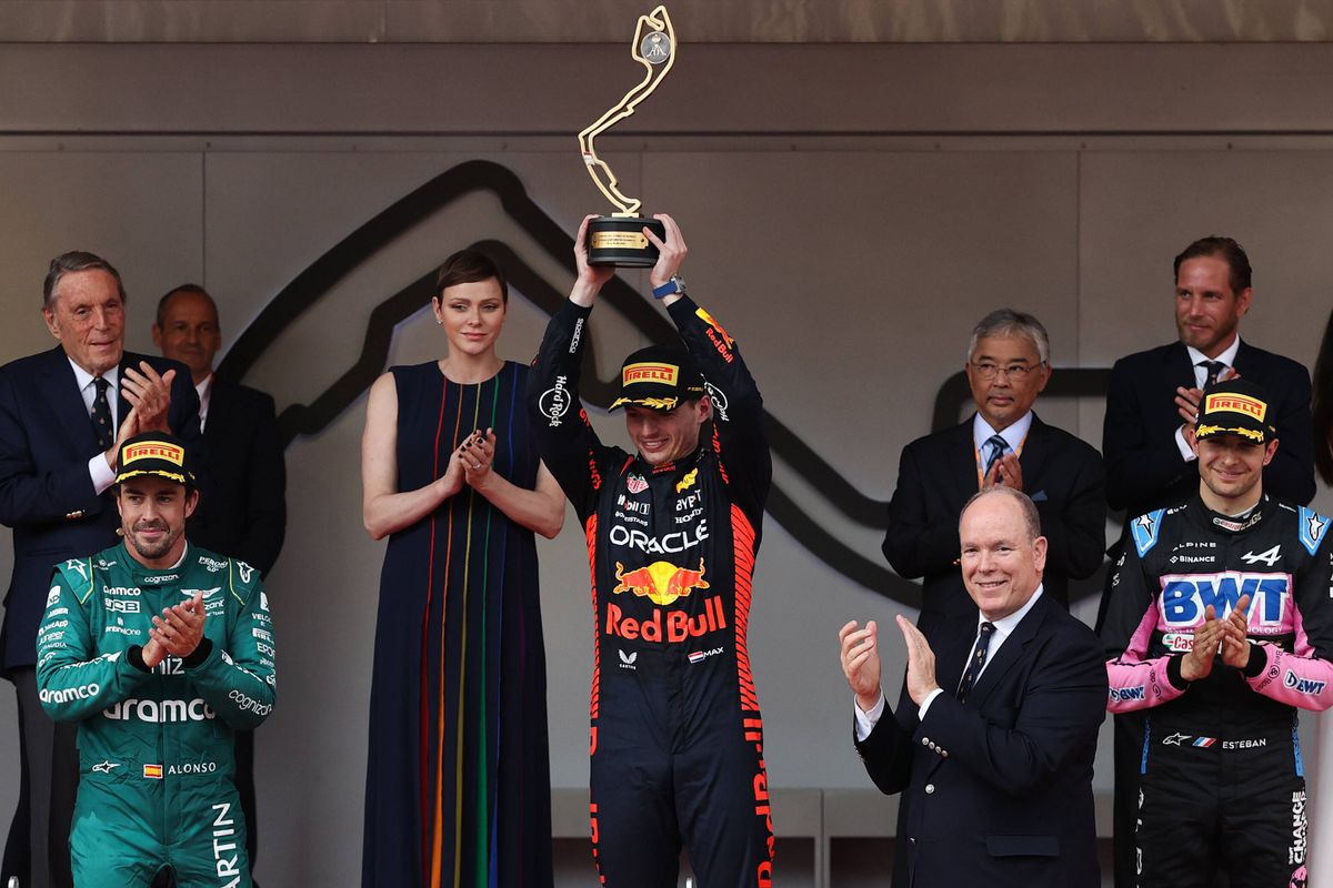 Verstappen moet lachen om F1-collega: 'Hij is echt heel competitief'