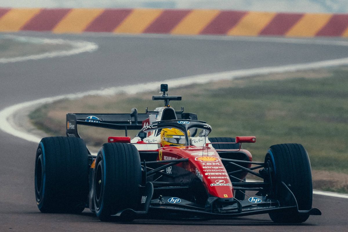 Hamilton zit met de handen in het haar: 'Het is belachelijk'