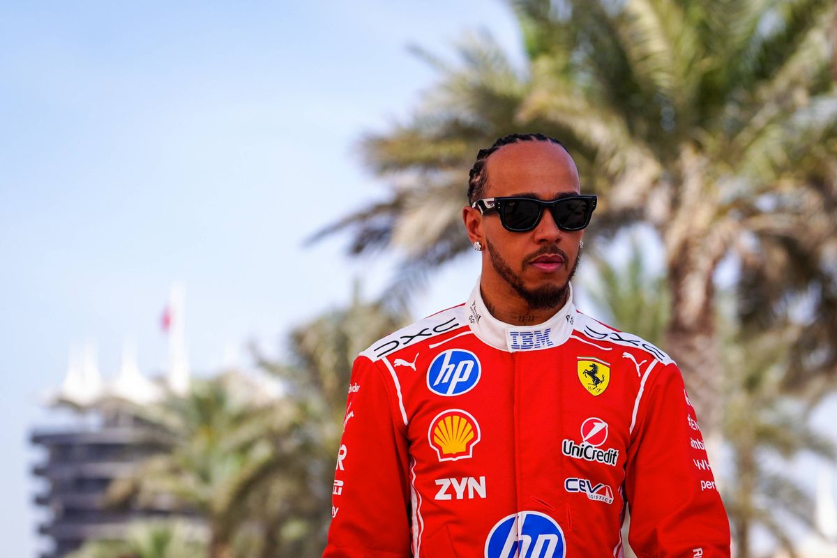 Hamilton zit met de handen in het haar: 'Het is belachelijk'