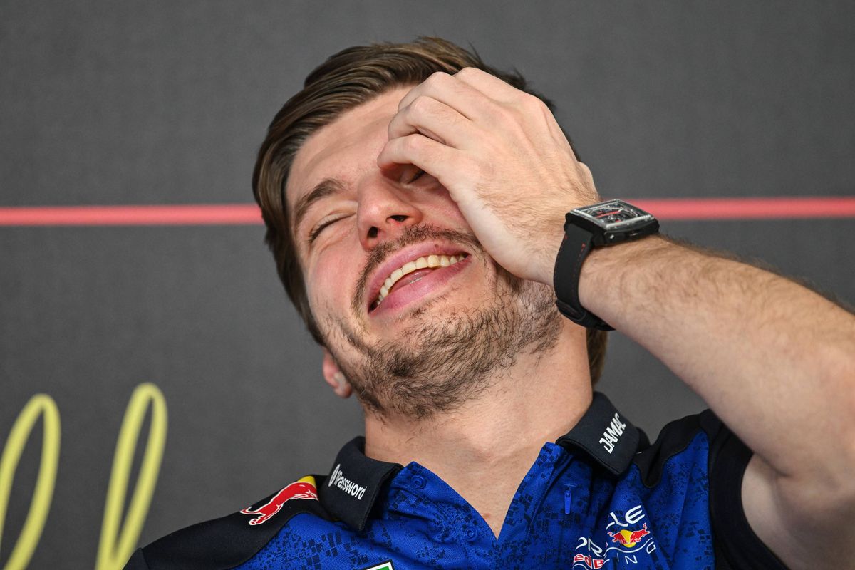 Verstappen lost eventueel probleem op met flinke dosis humor: 'Als je het echt onveilig vindt!'