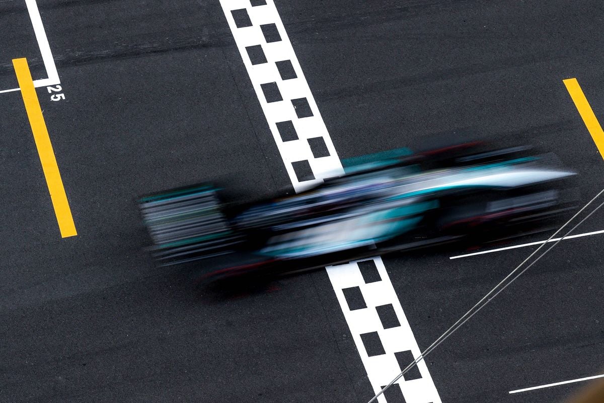 Ondertussen in F1 | Mercedes zet extreem talent in de auto