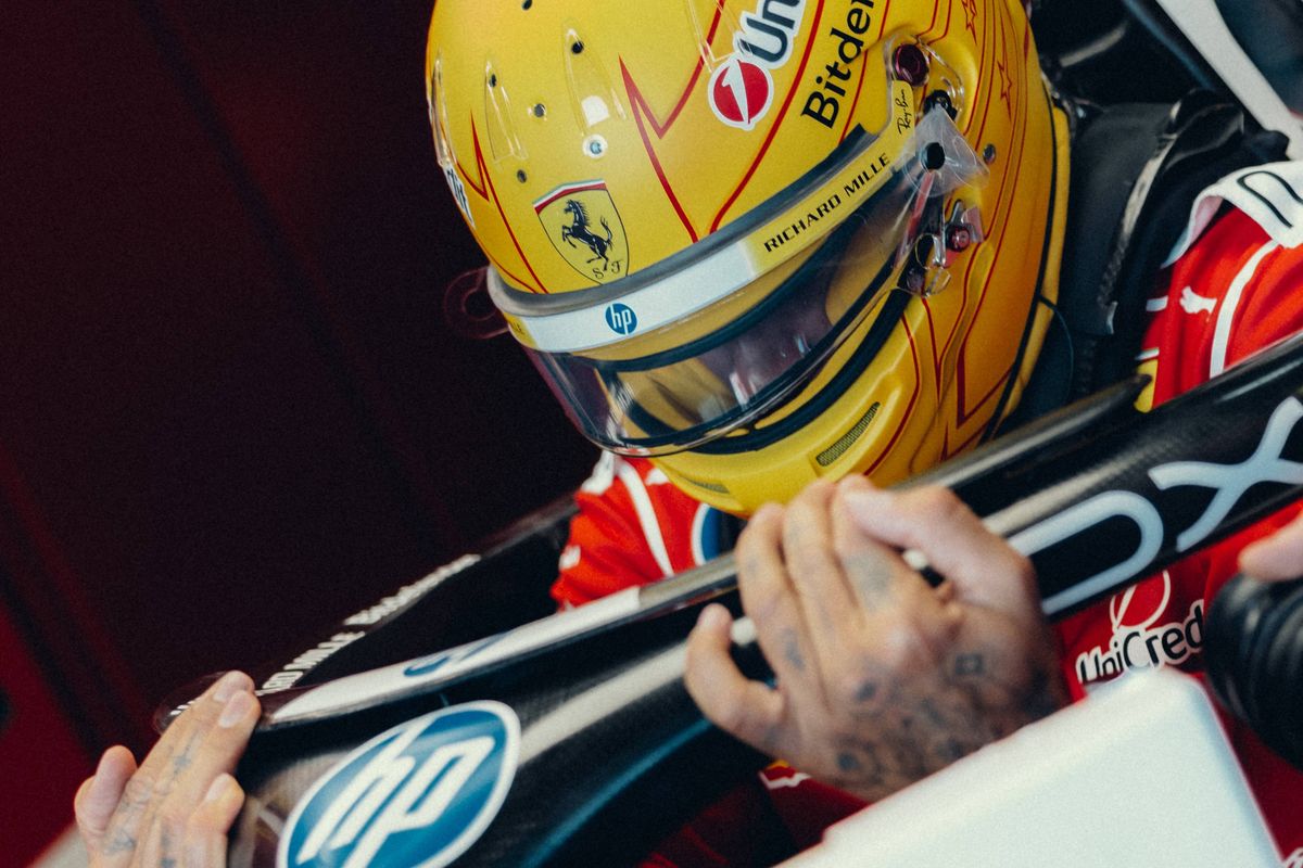 Hamilton twijfelt over beleid van Ferrari: 'Ik wil die keuze niet bekritiseren'