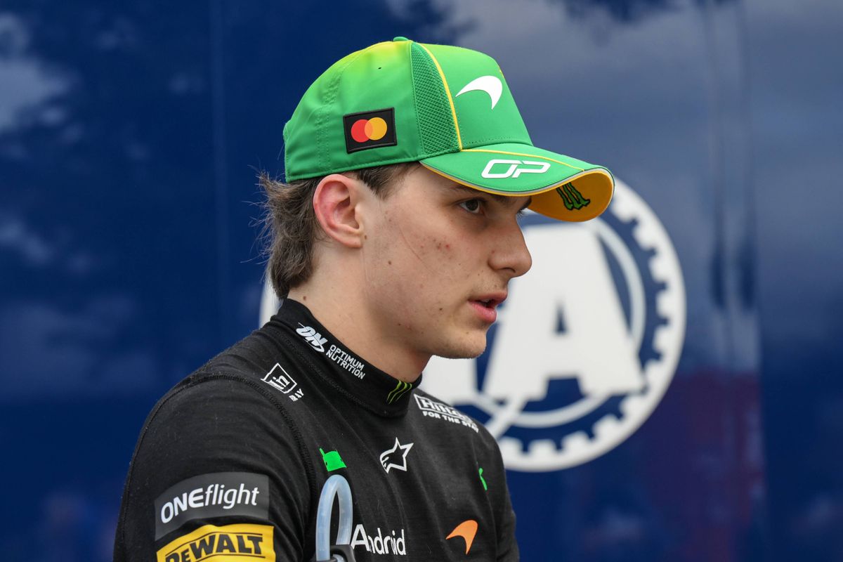 F1 in het kort | Piastri crasht nog voor de start van zijn thuisrace en is uitgeschakeld