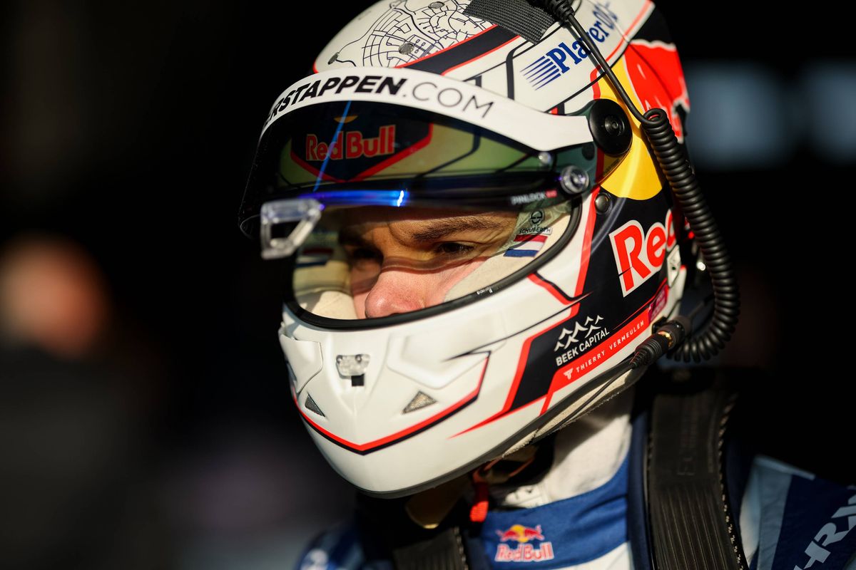 Verstappen-protegé verslaat zijn leermeester: "Mijn telefoon nog niet bekeken"